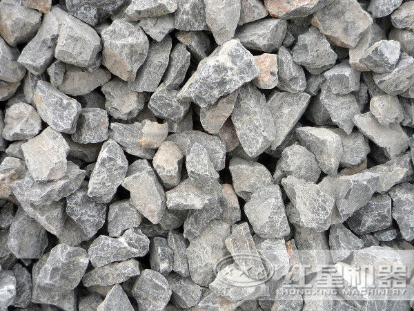 粉碎石灰石建議使用的大型礦石破碎機(jī)是鱷嘴式的，還是錘式的？