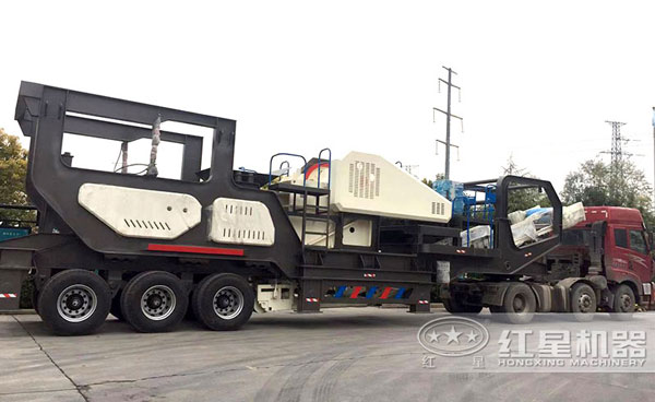 輪式流動砂石破碎車，高產(chǎn)、快捷，時產(chǎn)百噸毫無壓力
