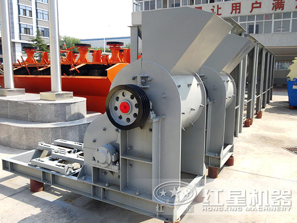 大塊煤怎么弄碎？無篩底雙級(jí)粉碎機(jī)來幫忙