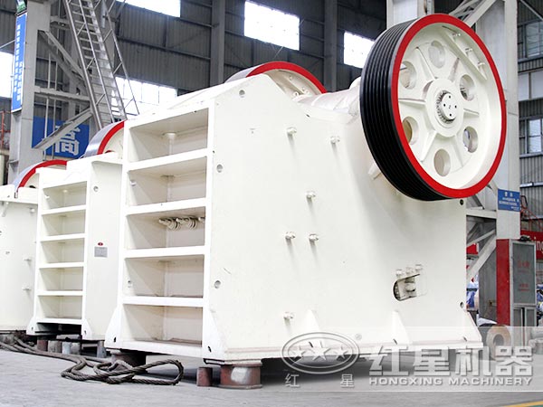 粉碎花崗巖選用750顎破機，效果不錯，性價比更高