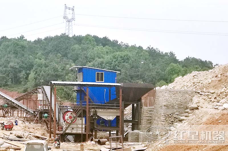 小型石頭破碎機(jī)成套多少錢(qián)？（內(nèi)附現(xiàn)場(chǎng)生產(chǎn)視頻）