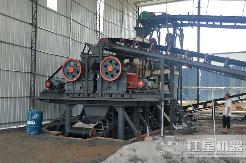 顎式碎裂設(shè)備的顎板有什么作用？宜采用哪種材料制作？